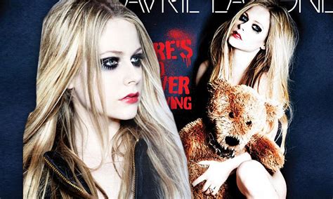 avril lavigne naked|Avril Lavigne Naked (34 Photos)